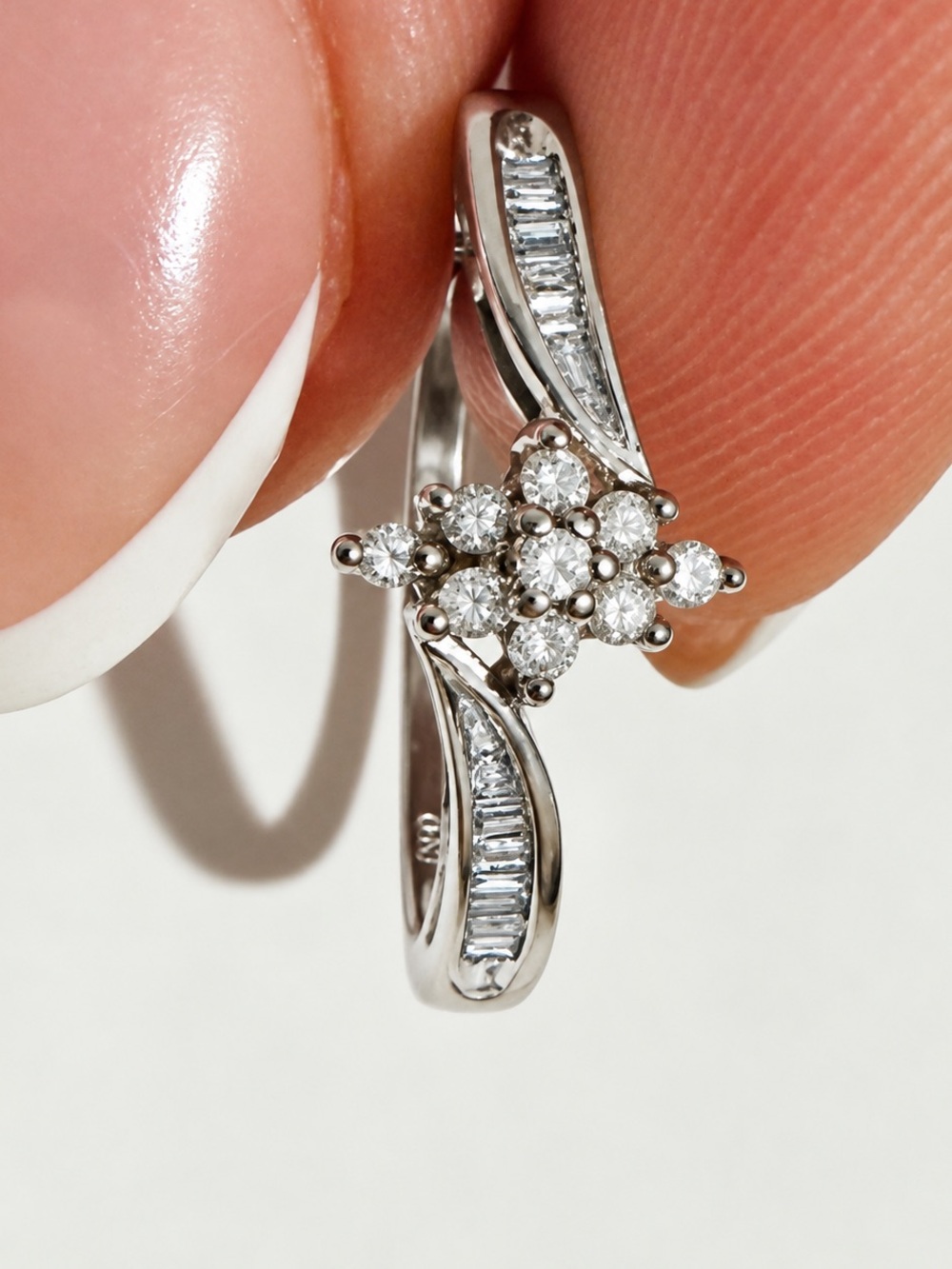 10K White Gold Cluster Diamond Ring